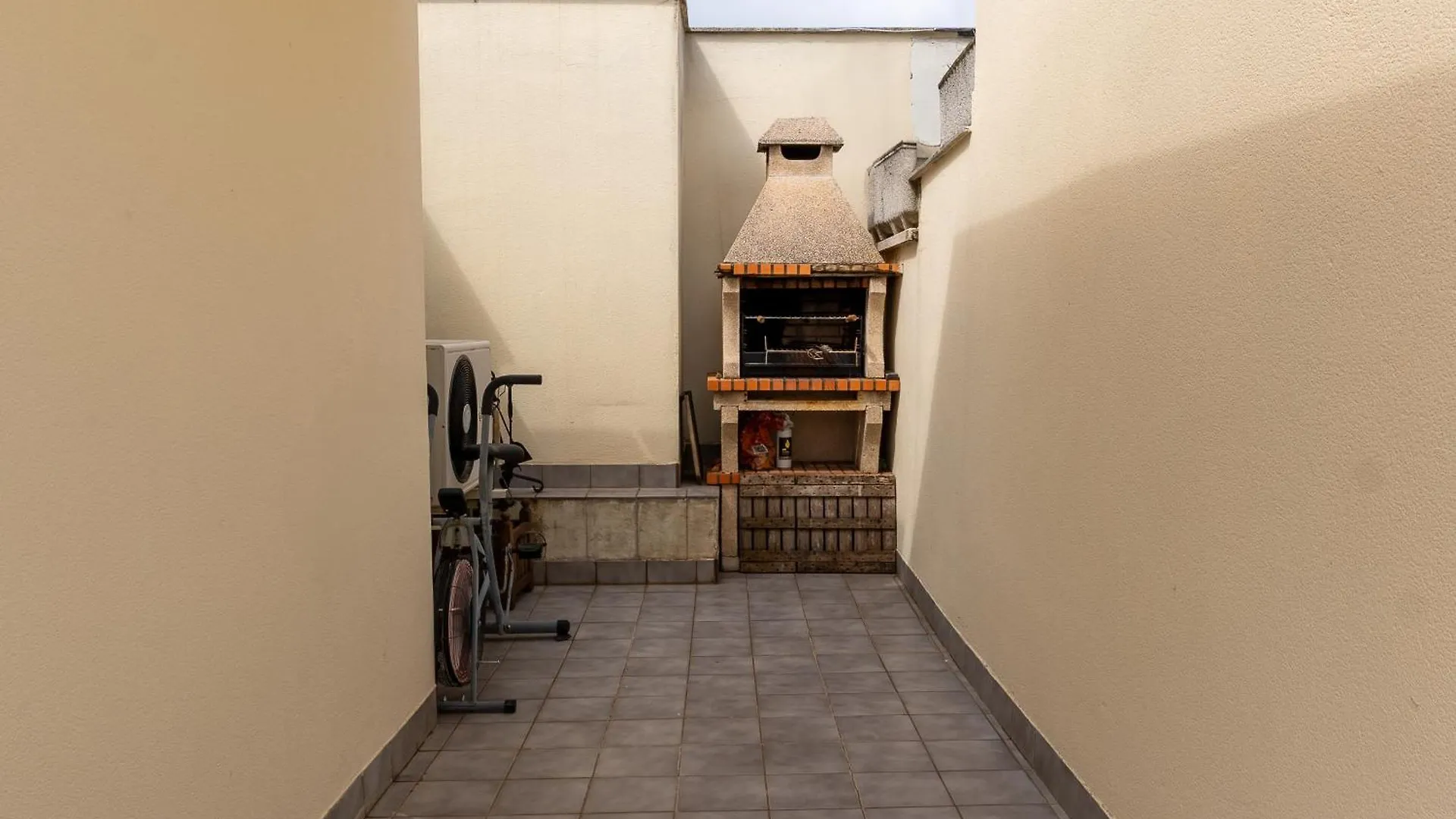 Penthouse Fenals Beach 료렛 드 마르 아파트